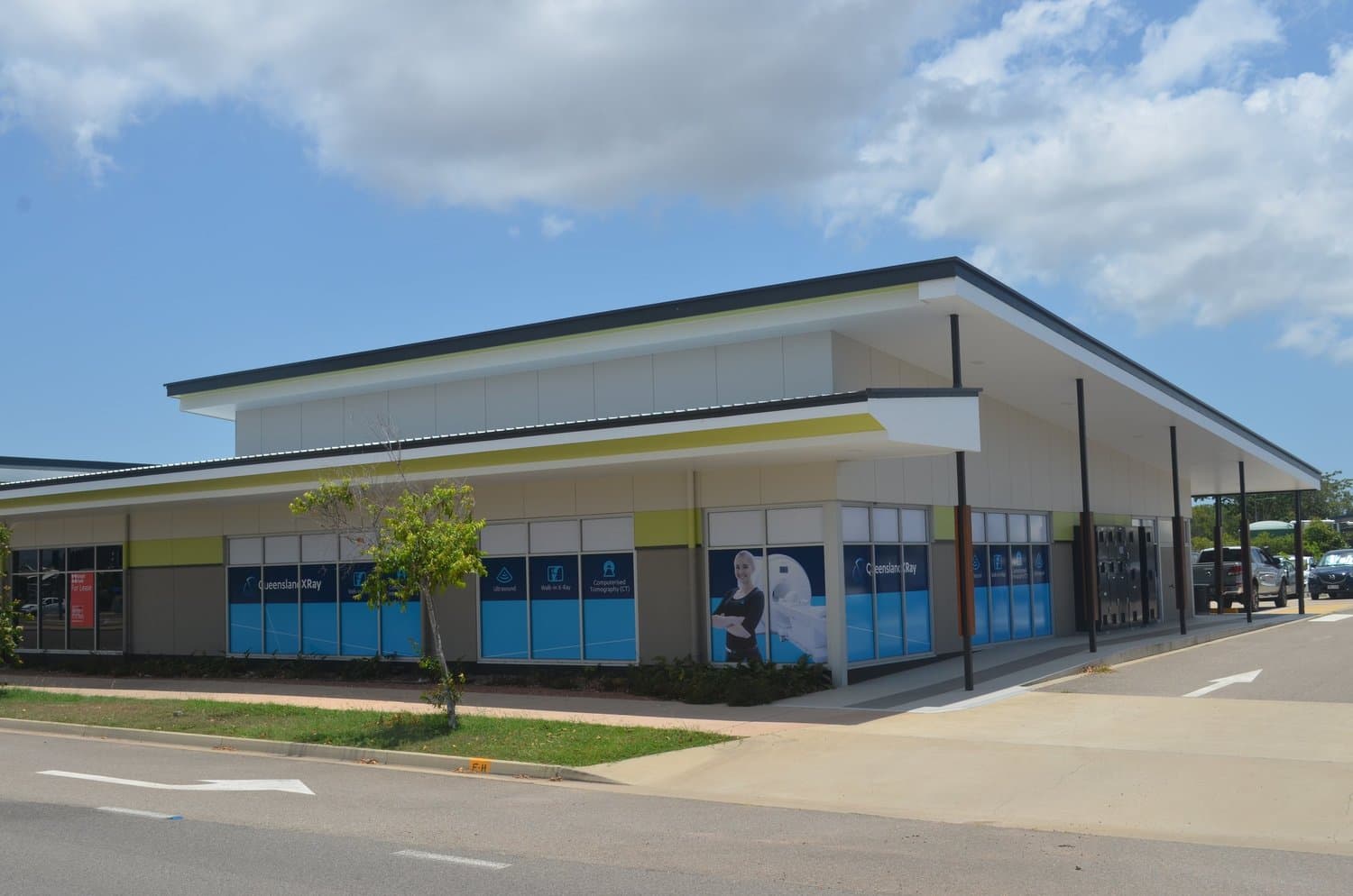 Single-storey retail building with glazed shopfronts